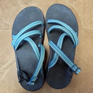 Women's Chacos Size 8
